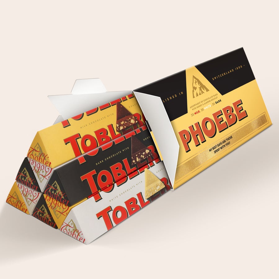 Toblerone-suklaa nimellä Tämä yksilöllinen XL Toblerone Selection -suklaapatukka, jossa on nimi Phoebe ja viesti, on suuri lahja