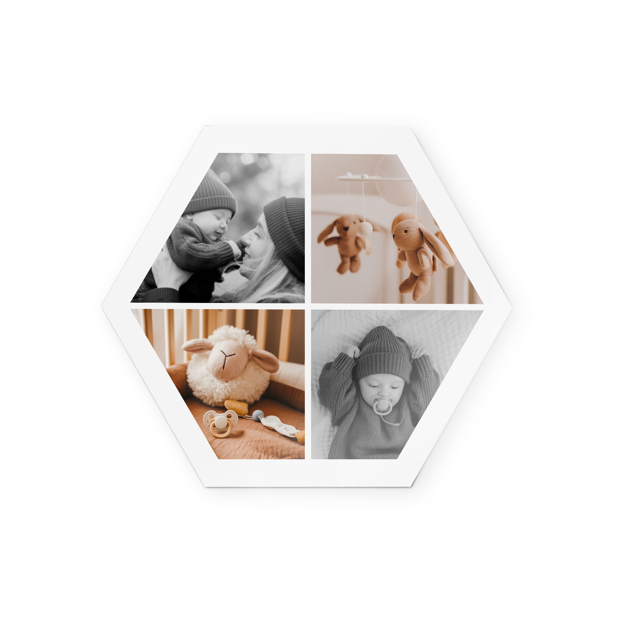 Zeshoekige houten fototegel met vier geprinte zwart-wit fotos van baby's en speelgoed