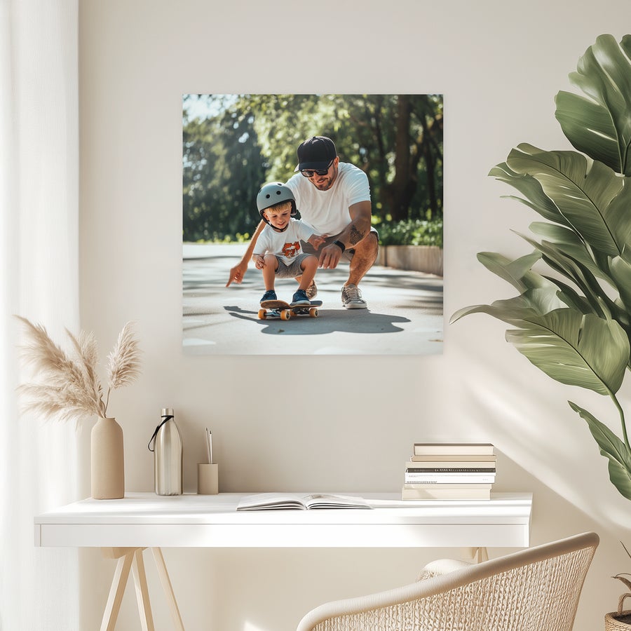 Plakat Plakat med foto af far og søn på skateboard, printet med et personligt foto af et yndlingsøjeblik