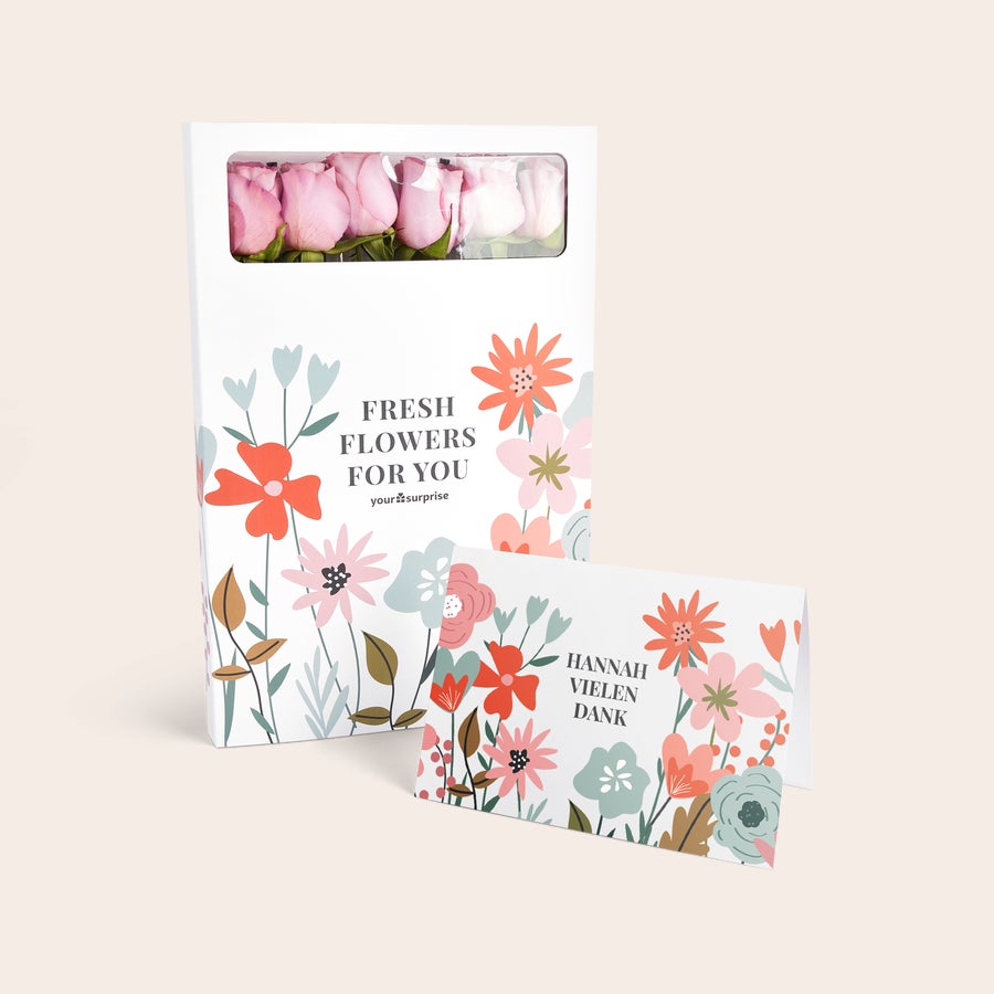 Briefkastenrosen Verschicke echte Briefkastenblumen: rosa Rosen in Verpackung mit Blumenmuster und personalisierter Karte mit HANNAH VIELEN DANK