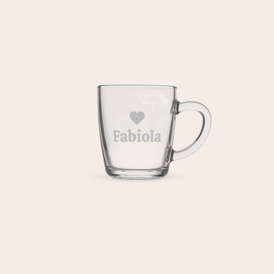 Taza de té grabada Taza de vidrio transparente para té, grabada con un corazón y el nombre "Fabiola".