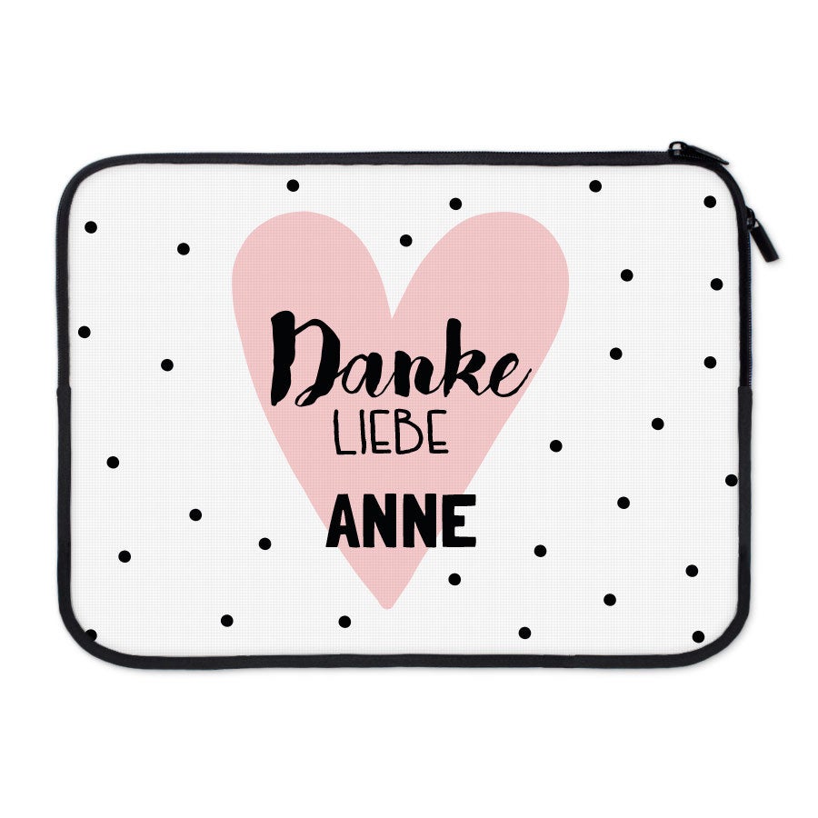 Personalisierte Laptoptasche bedruckt mit schwarzer Schrift Danke Liebe Anne auf rosa Herz und schwarzen Punkten