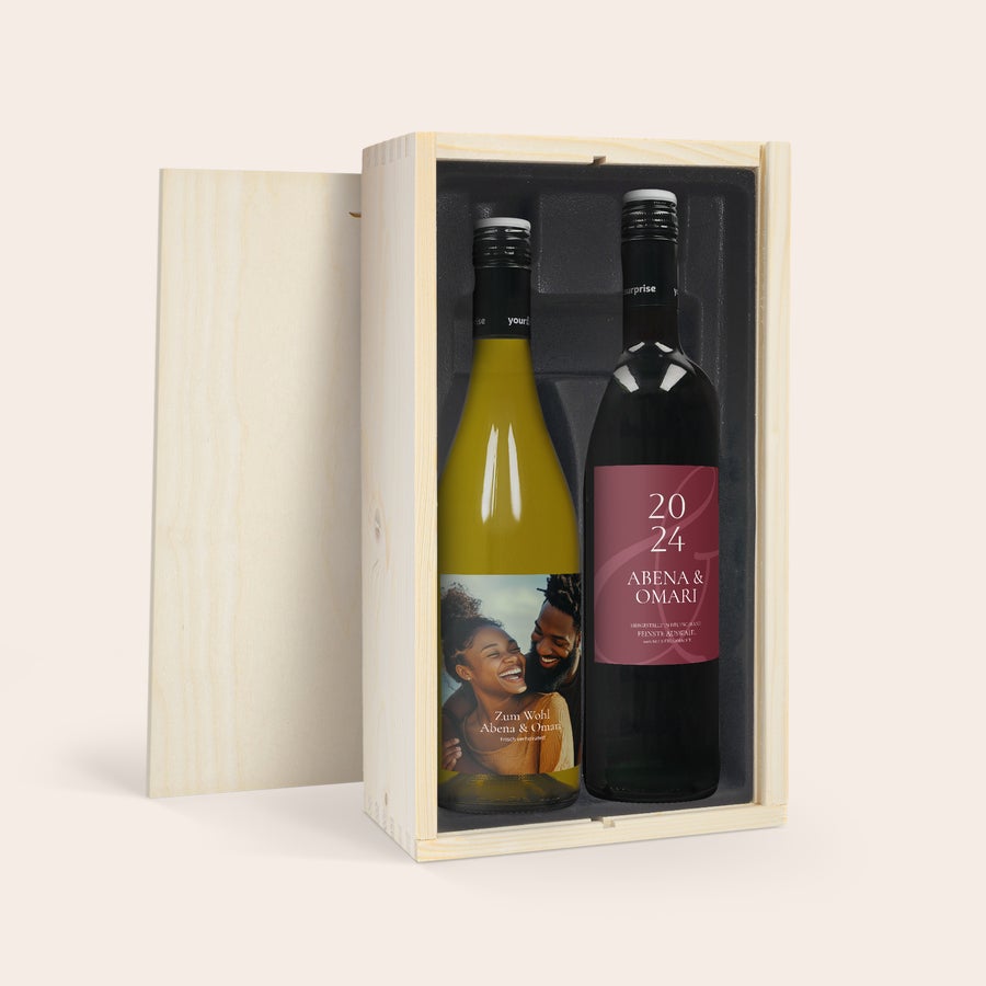 Wein Maison de la Surprise Chardonnay & Merlot Geschenkset Weinpaket Maison de la Surprise Merlot & Chardonnay mit individuellem Etikett, bedruckt mit Foto und Namen.