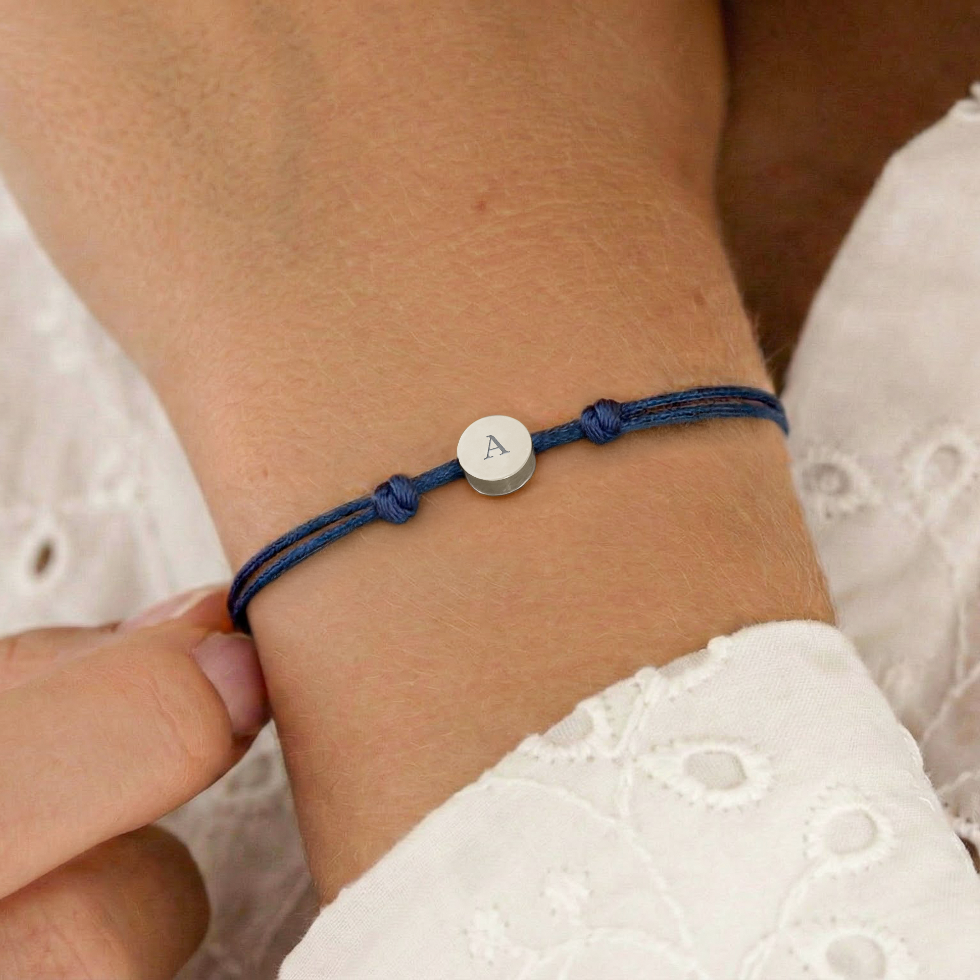 Personligt armband med snöre