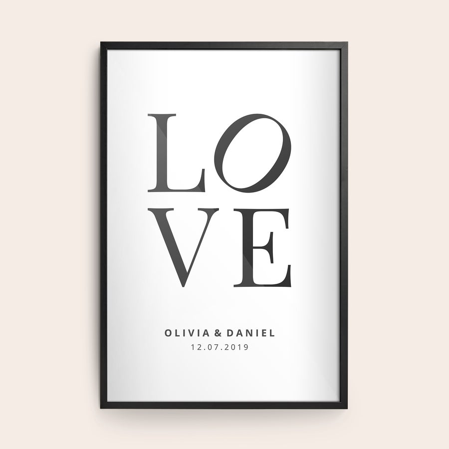 Zdjęcia w ramce na prezent Drewniana rama ze zdjęciem LOVE i tekstem Olivia & Daniel 12.07.2019, z możliwością personalizacji wydruku