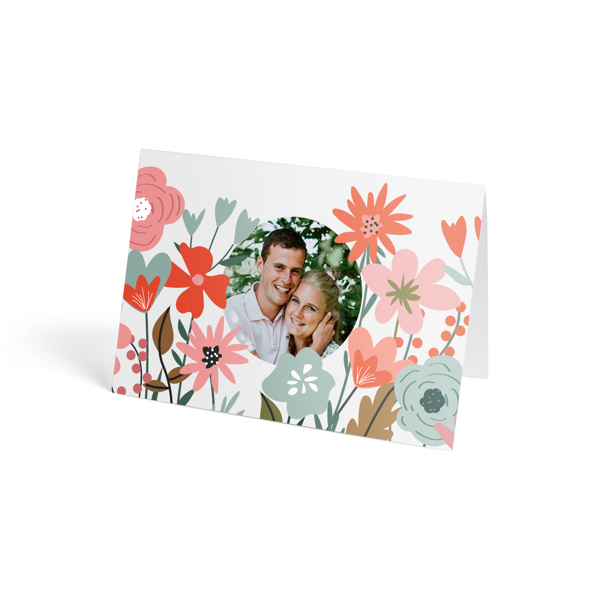Personalisierte Grußkarte mit einem Foto eines Paares, umgeben von bunten Blumen und Blättern, zum Verschicke echte Briefkastenblumen.