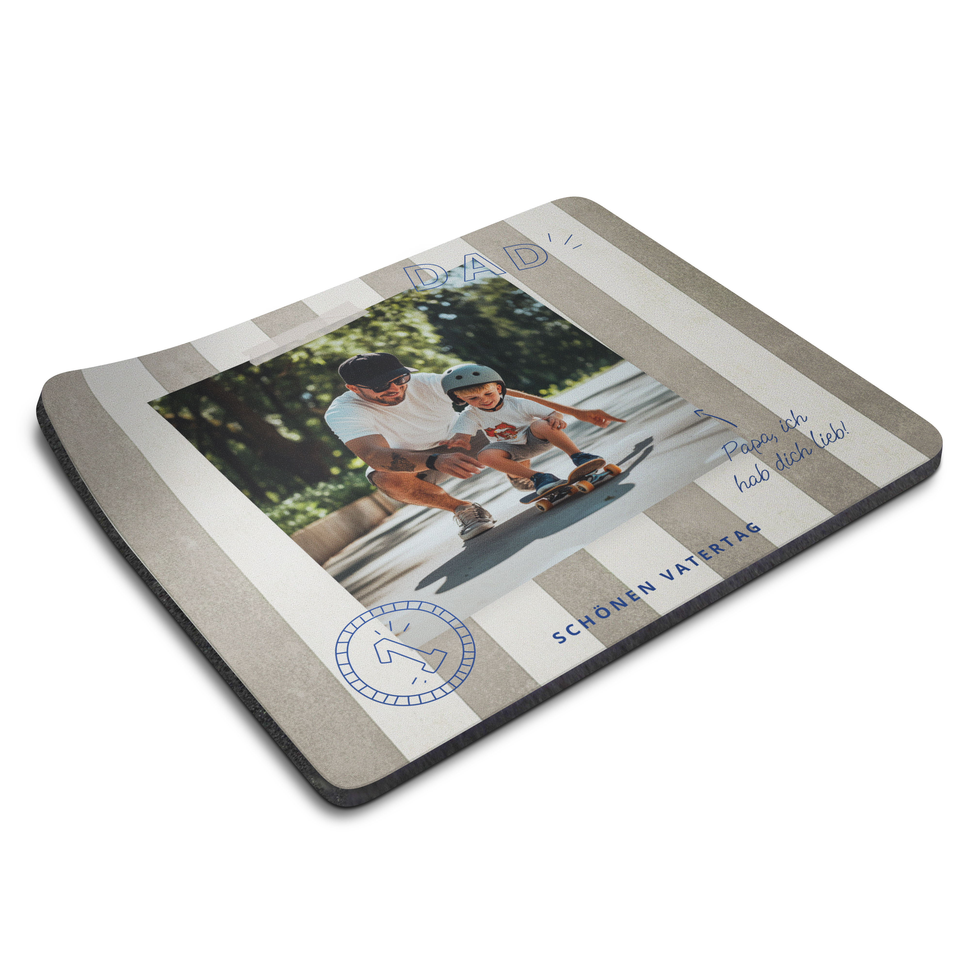 Personalisiertes Mousepad mit Foto von Vater und Sohn auf Skateboard, bedruckt mit "DAD" und "Schönen Vatertag".