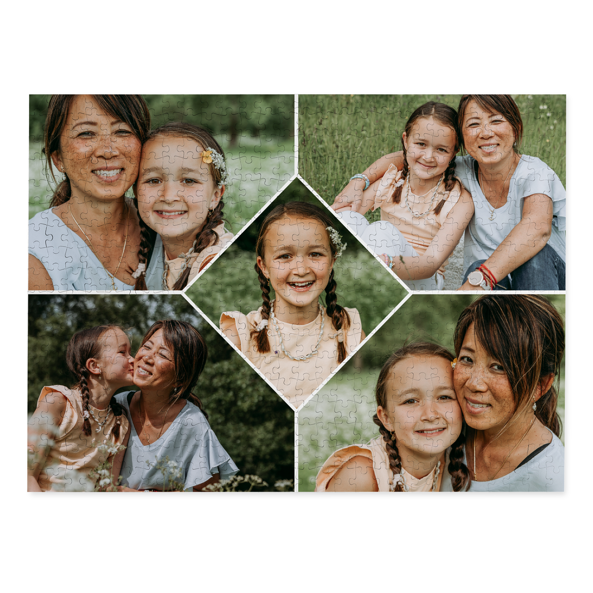 Puzzle original cu propria fotografie imprimată, în cinci colaje, cu mamă și fiică zâmbind.