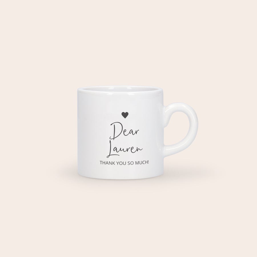 Espressomuki painatuksella Valkoinen painatettu muki sydämellä ja tekstillä "Dear Lauren THANK YOU SO MUCH!" Espresso maistuu vieläkin paremmalta painatetusta mukista.