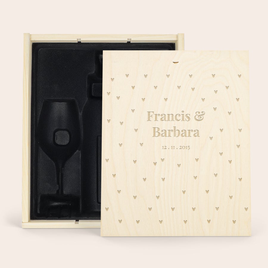 Caisse à vin Coffret de luxe en bois personnalisé Francis & Barbara 12.11.2015 avec gravure en coeurs et deux emplacements pour verres à vin