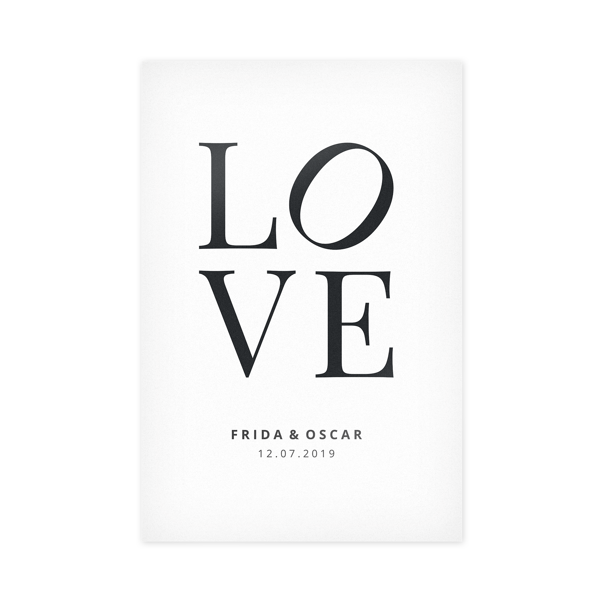 Et bilde på forex trykt med LOVE og personaliserte navn Frida & Oscar, dato 12.07.2019.