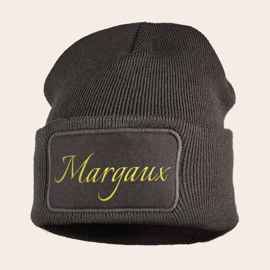 Bonnet brodé Bonnet gris brodé avec le texte personnalisable Margaux en jaune pour rester bien au chaud.