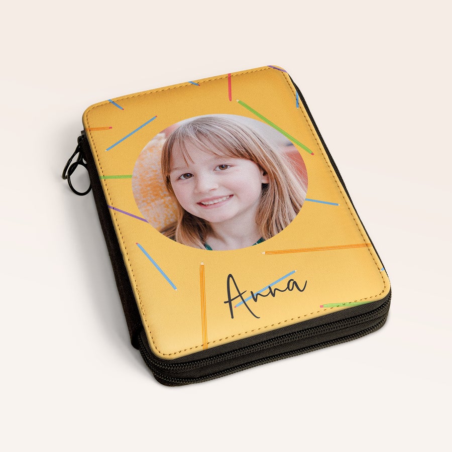 Personlig Ritset Gult personligt ritset i fodral med tryckt foto av en flicka och texten Anna