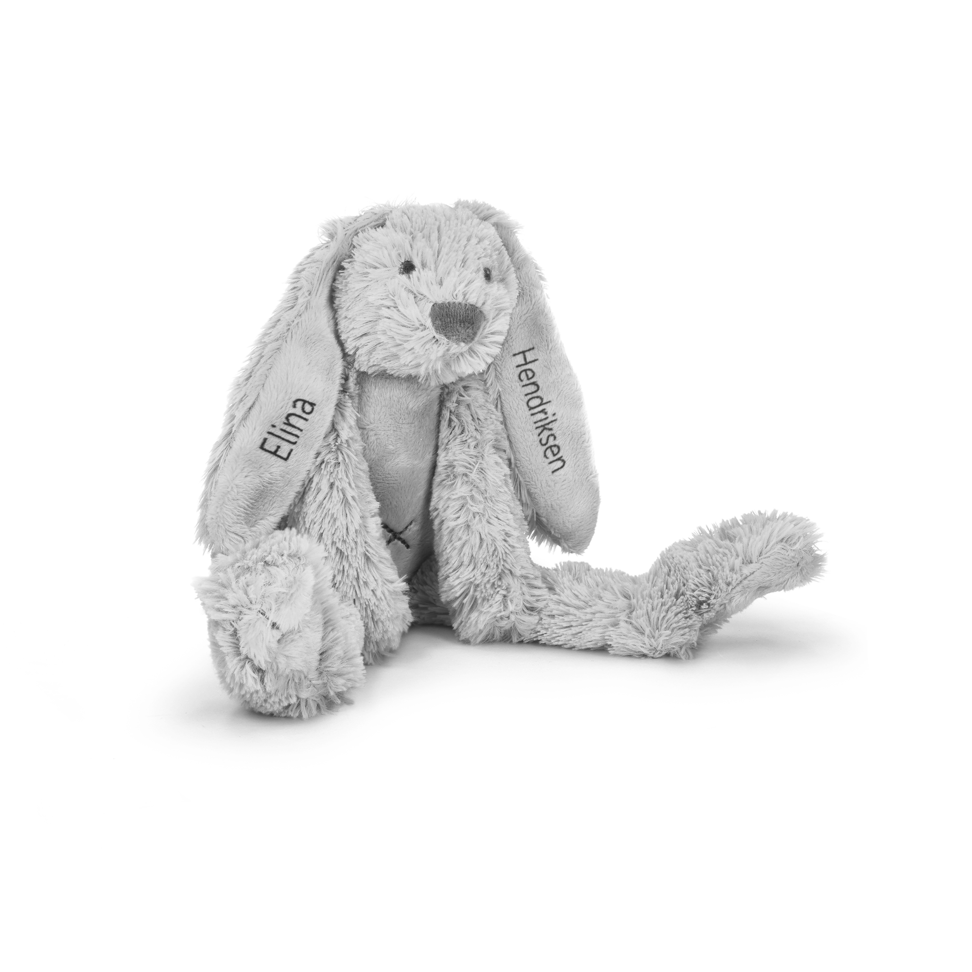 Blød grå kanin bamse med navnet Elina broderet på det ene øre og navnet Henriksen på det andet, en dejlig personlig kanin bamse med navn
