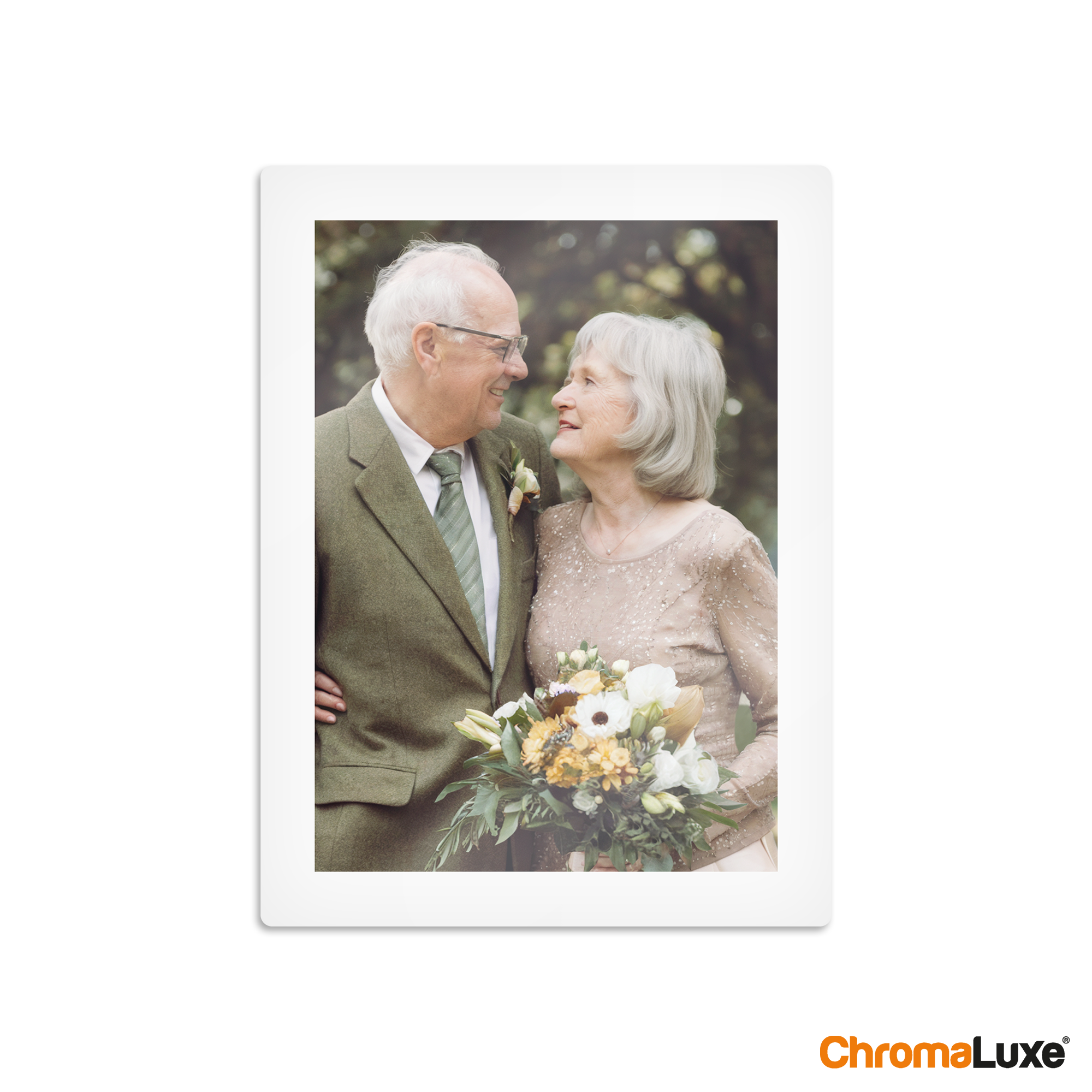 Tableau photo personnalisé ChromaLuxe avec un couple de personnes âgées, un bouquet de fleurs