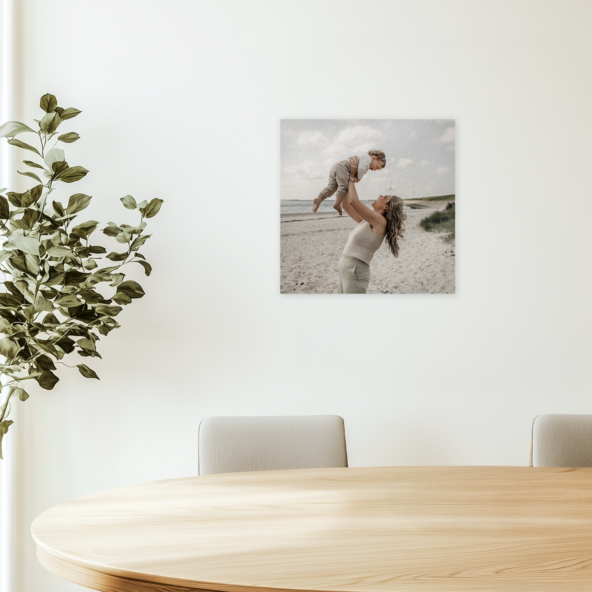 Photo personnalisée imprimée sur panneau PVC affichant une mère et son enfant à la plage pour une déco à votre image