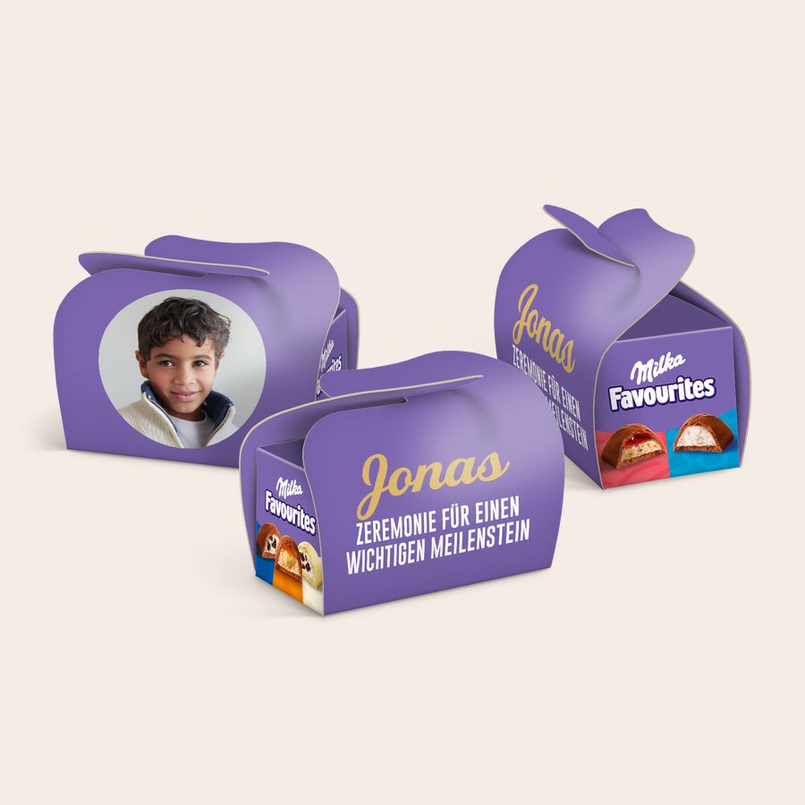 Milka Favourites Multipack-Geschenke – personalisiert Drei lilafarbene personalisierte Milka Pralinenschachteln, bedruckt mit dem Namen Jonas und einem Kinderfoto.