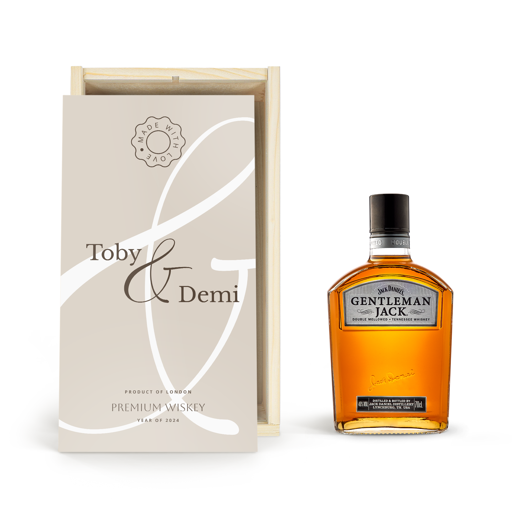Um estojo impresso personalizado com nomes Toby e Demi e uma garrafa de whiskey Jack Daniels Gentleman Jack