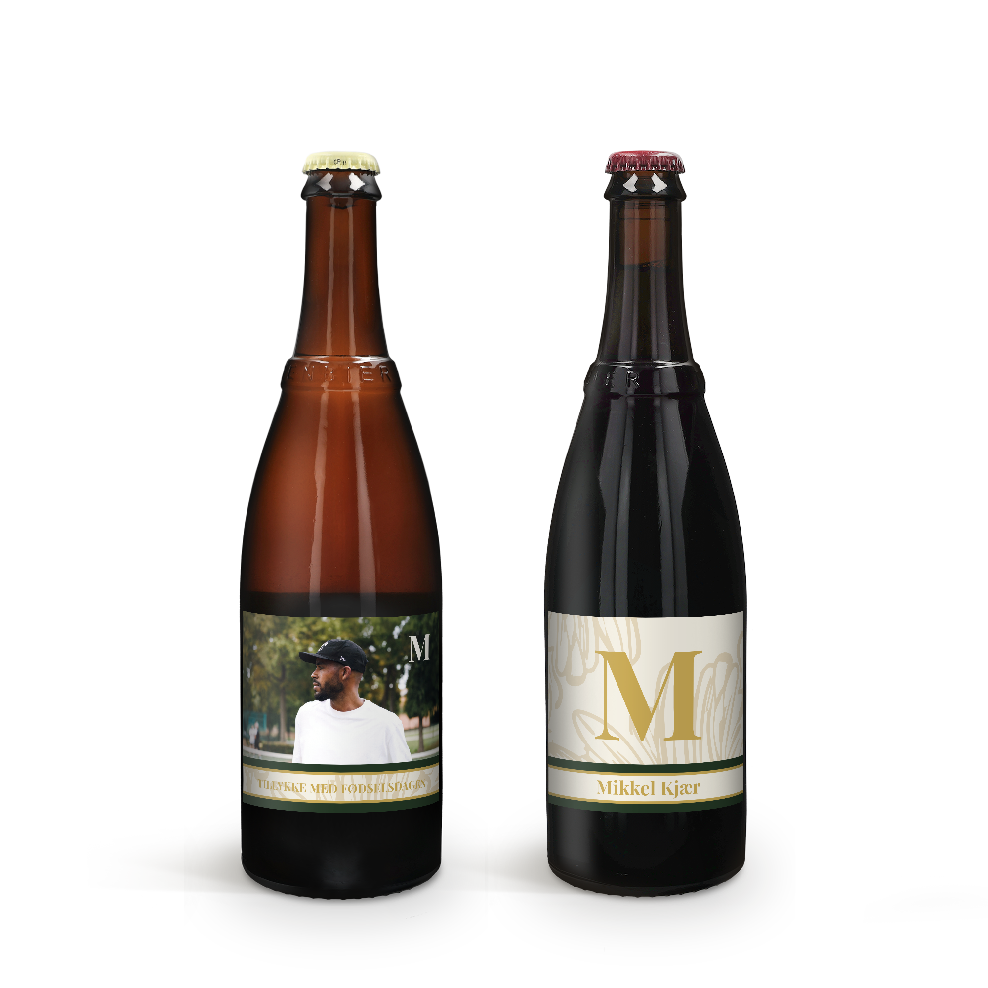 To Westmalle Dubbel og Tripel øl i magnum flasker med personlig etikette. Den ene flaske har et billede og teksten "TILLYKKE MED FØDSELSDAGEN", den anden "Mikkel Kjær".
