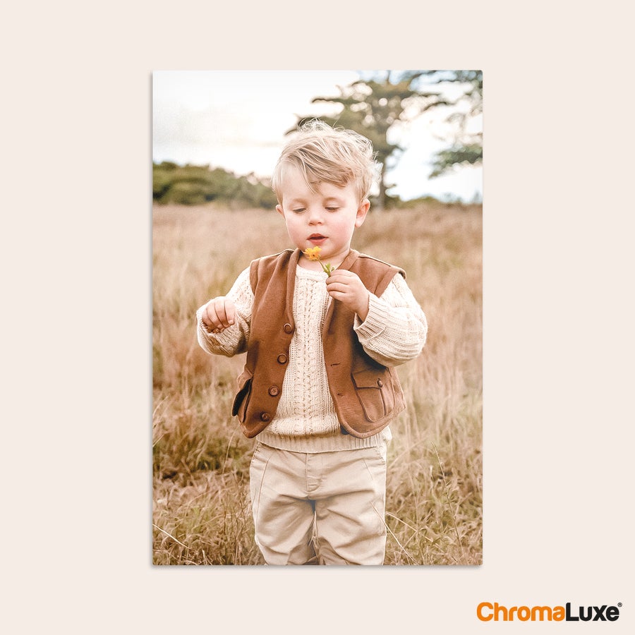 Collage Personlig Instagram-fotokollasje i aluminium med et utskrevet bilde av et barn som holder en blomst