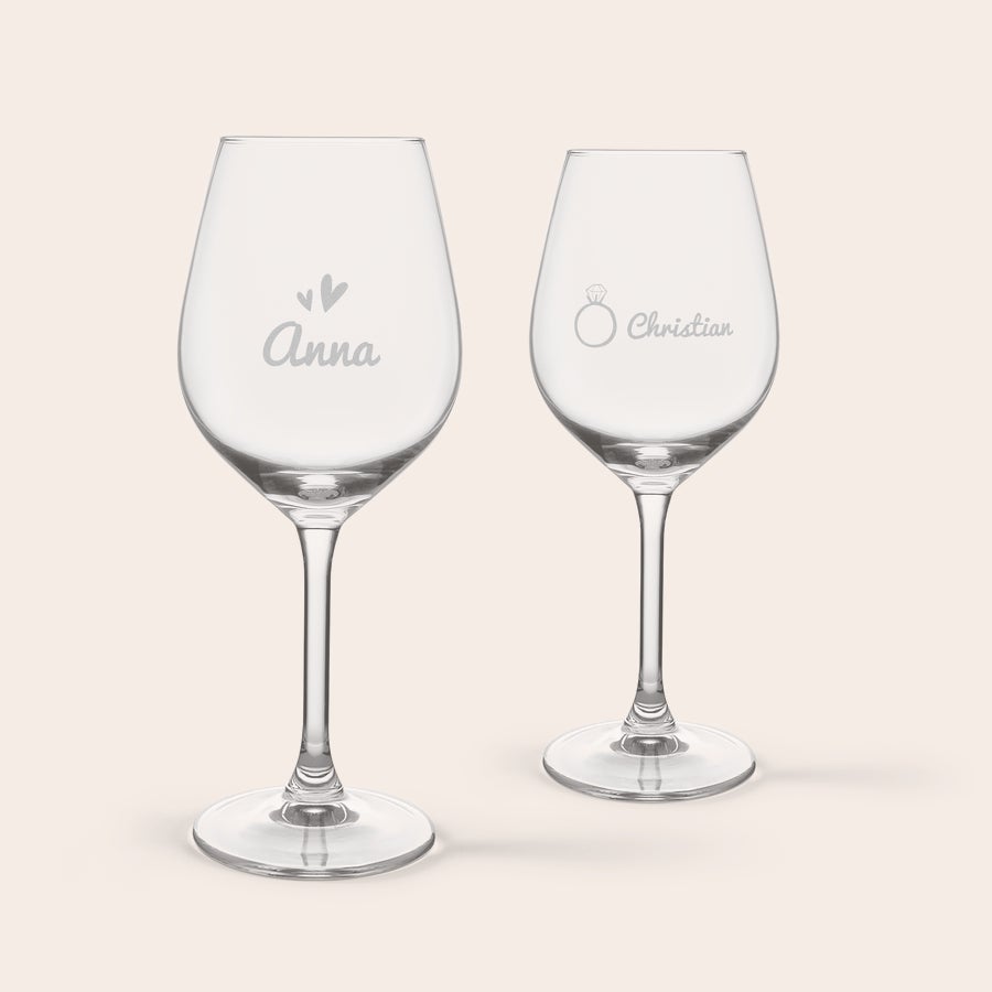 Pachet de băuturi cu vin cu pahare gravate Pachet de băuturi cu vin cu pahare gravate