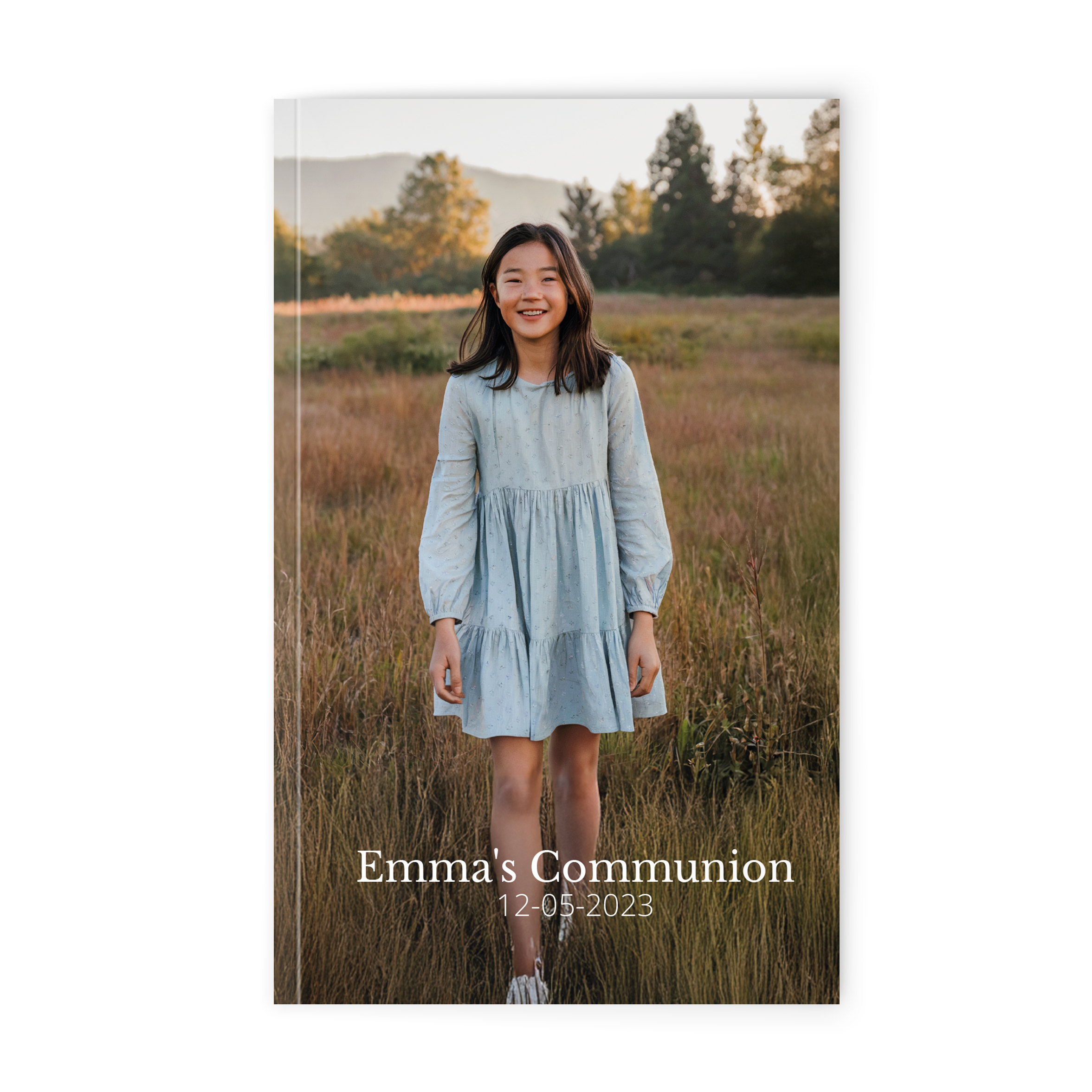 Personalizovaný notebook s vytlačenou fotografiou dievčaťa a textom Emma's Communion 12-05-2023