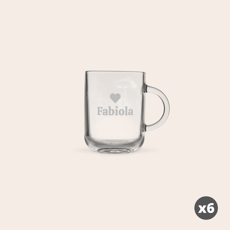 Teáspohár - Gravírozott Egyedi teapoharak. Átlátszó üveg teáscsésze, szív és Fabiola név gravírozva.