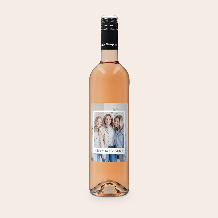 Personalised wine gift set - Maison de la Surprise Syrah Personalized bottle of rose wine with a photo label that says Cheers to Friendship to surprise your loved ones