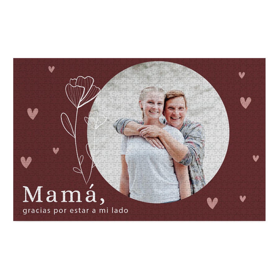 Puzzle para el Día de la Madre con foto personalizada de dos mujeres sonrientes y texto "Mamá, gracias por estar a mi lado"