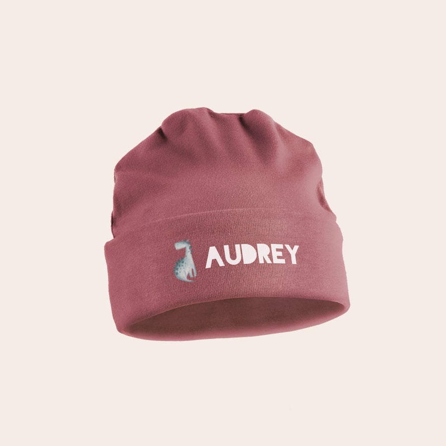 Bonnet naissance personnalisé Bonnet bébé rose personnalisé avec un motif dinosaure et le prénom AUDREY imprimé. Complétez la tenue des plus petits.