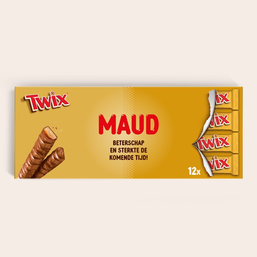 Mega Twix reep met naam en foto bedrukken Mega Twix reep met naam en foto bedrukken. Gepersonaliseerde verpakking met de naam Maud en de tekst "Beterschap en sterkte de komende tijd!". De verpakking toont twee Twix repen en individueel verpakte Twix mini's.