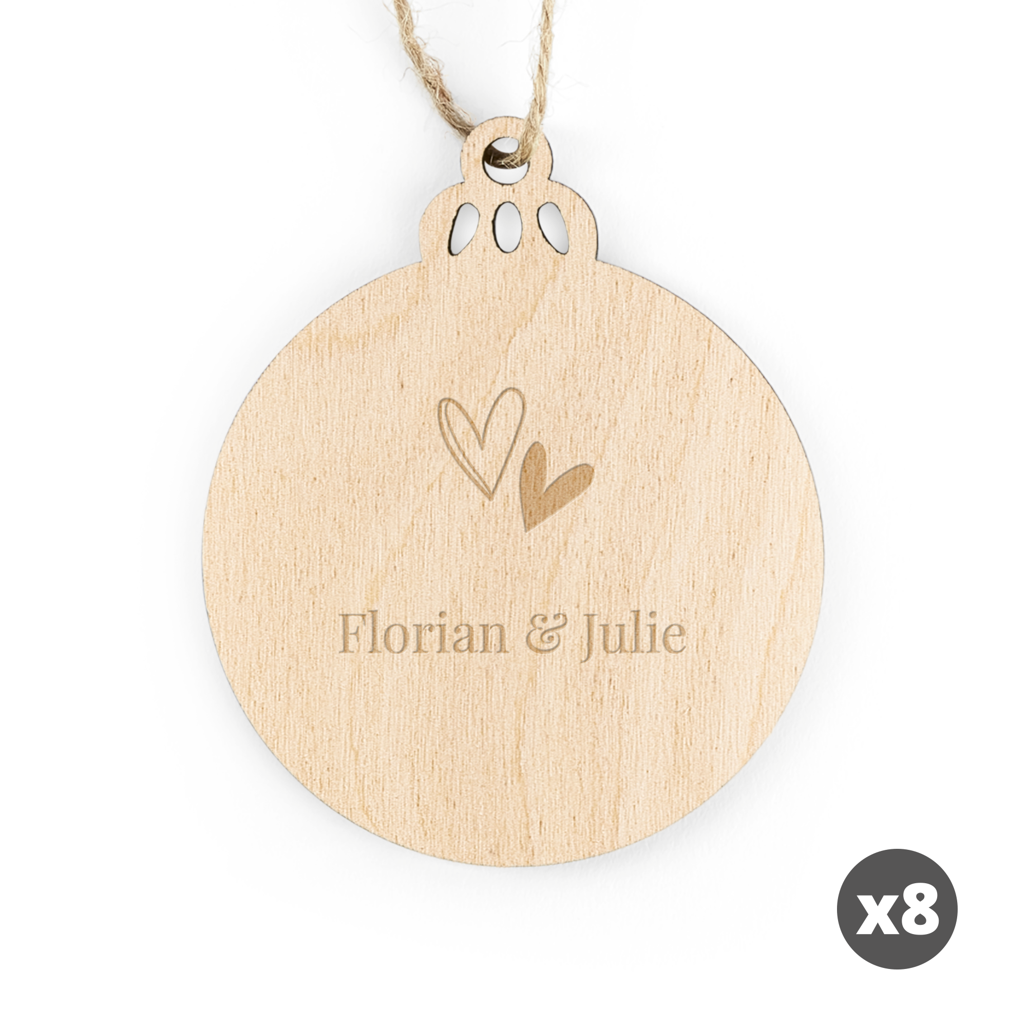 Décoration de Noël en forme de boule en bois gravée Florian et Julie, avec deux cœurs et une ficelle
