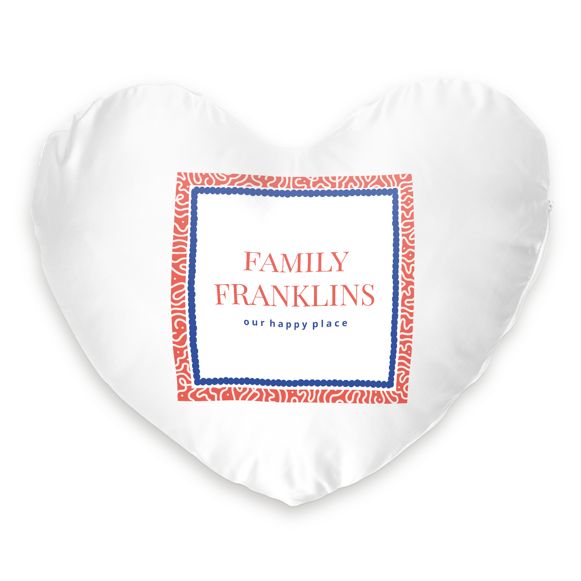 Weißes, bedrucktes herzförmiges Kissen mit blauem und rotem Rahmen sowie dem Text "FAMILY FRANKLINS our happy place"