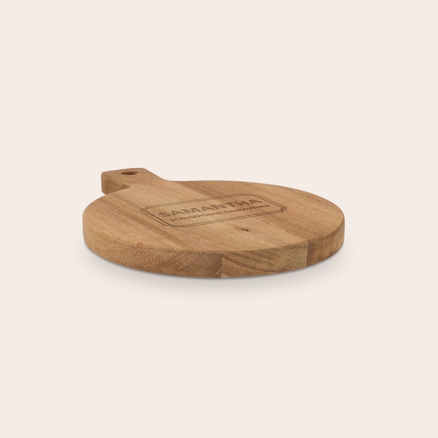 Tablas de cortar personalizadas Tabla de madera grabada con el nombre SAMANTHA para servir aperitivos.