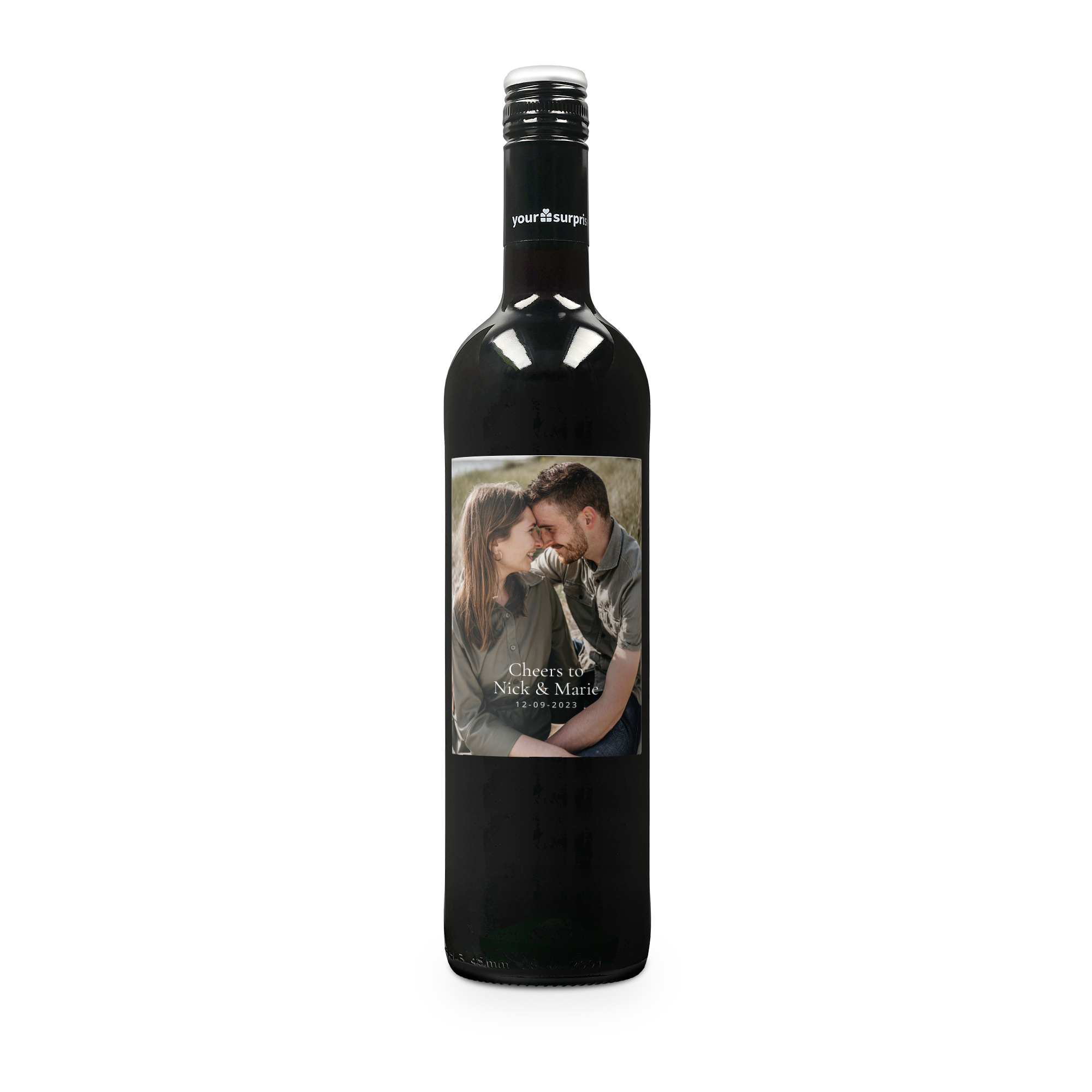 Garrafa de vinho Maison de la Surprise Cabernet Sauvignon com rótulo personalizado com foto e texto.