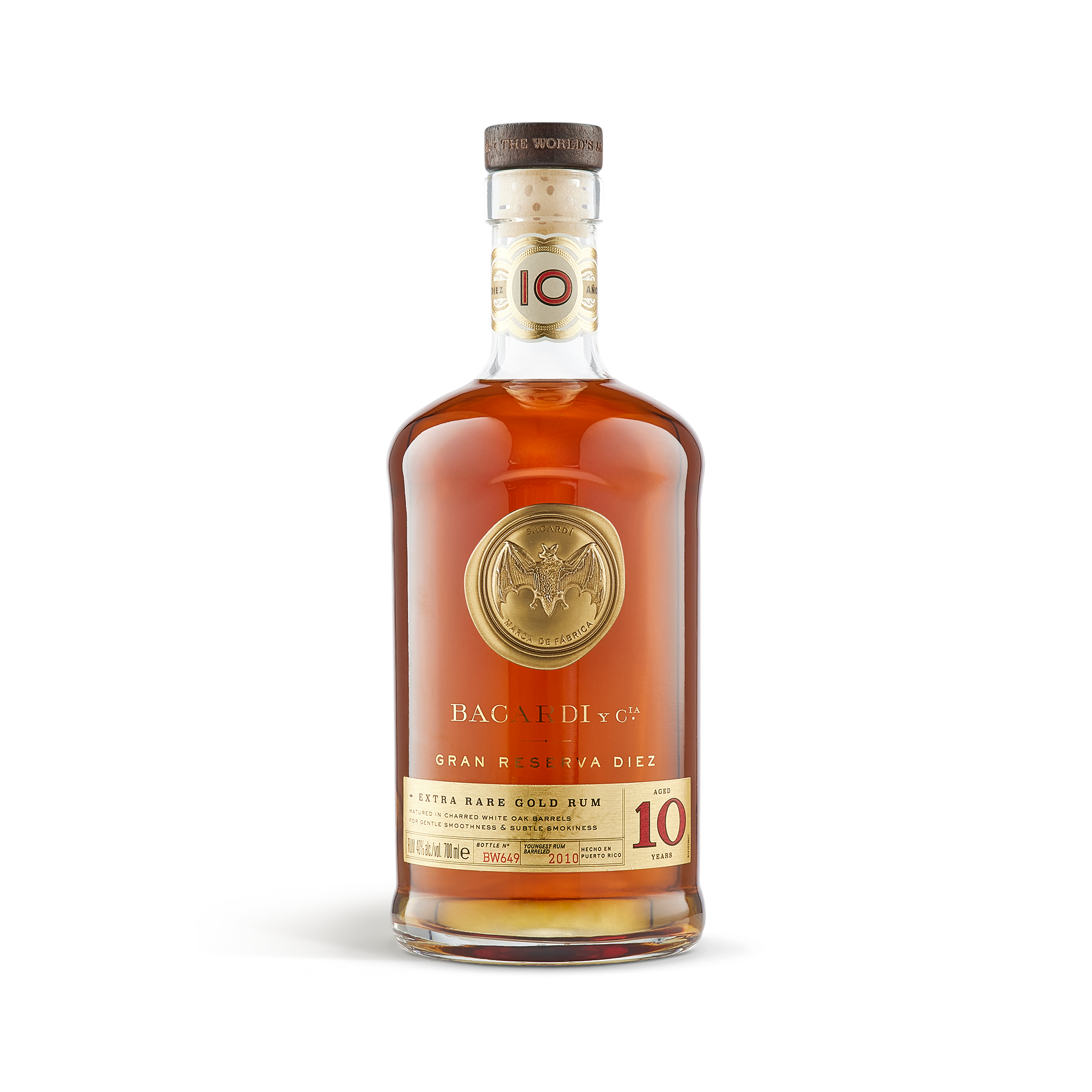 Bacardi Reserva Diez rum üveg, arany címkével és "10 éves" jelöléssel, személyre szabható fadobozban.