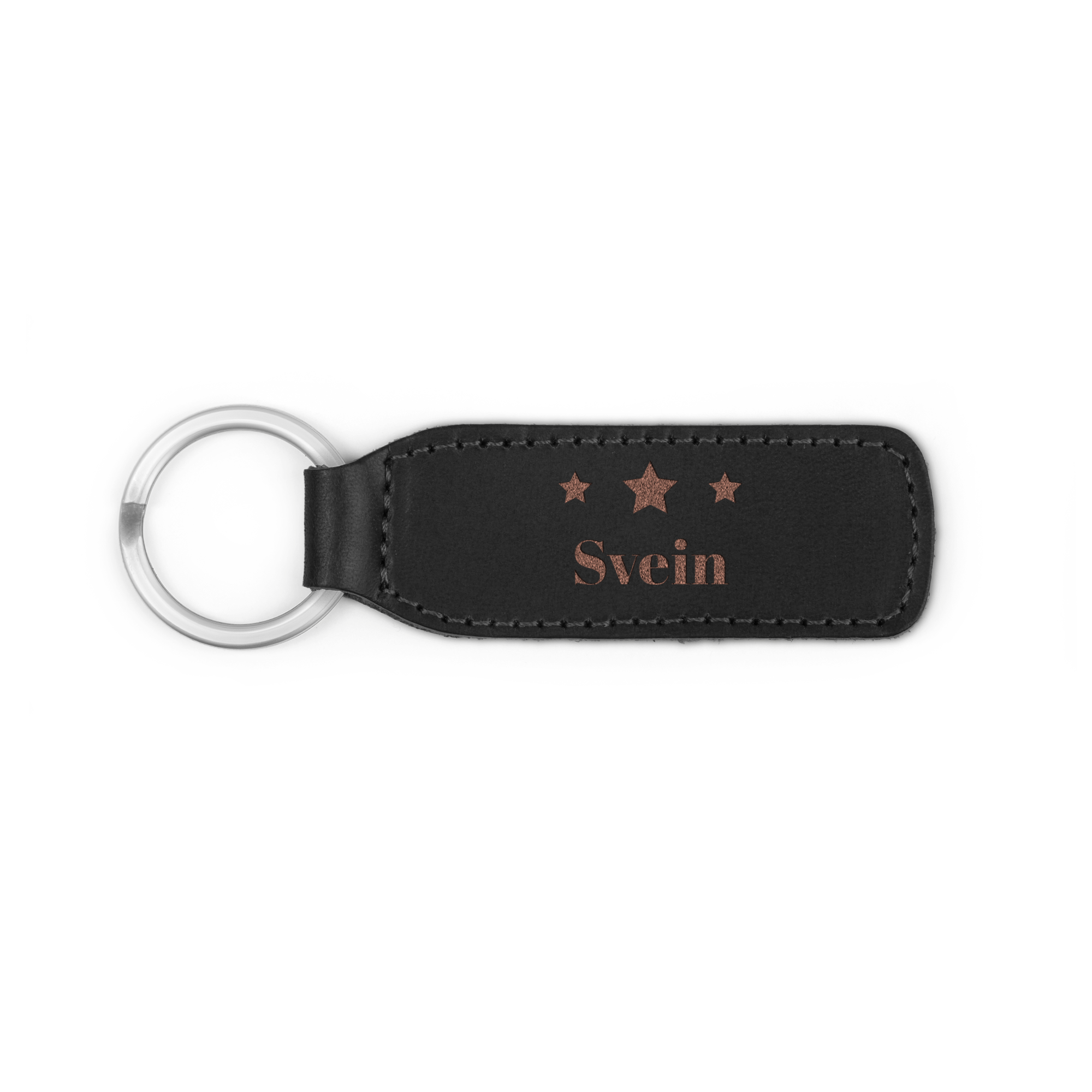 En svart nøkkelring i skinn, lasergravert med navnet "Svein" og tre stjerner.