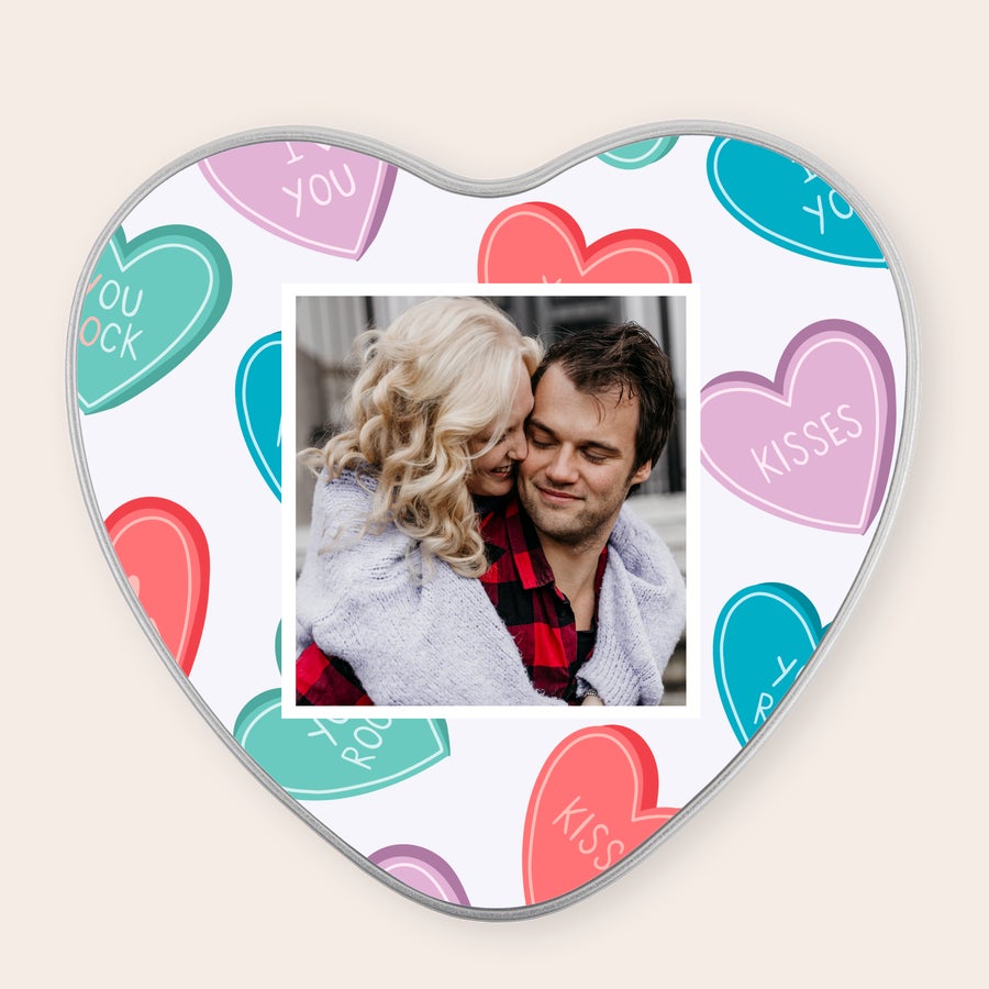 Confezione regalo personalizzata - San Valentino Scatola di latta a forma di cuore con foto personalizzata e cuori colorati, una confezione regalo personale con il tuo design.