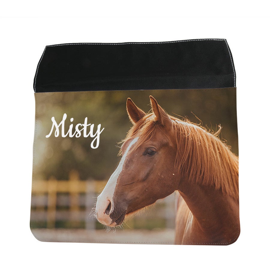 Ekstra deksel til personlig veske trykt med hestefoto og navnet Misty