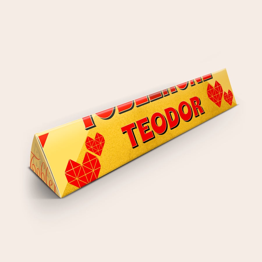 Toblerone med namn och foto Personlig Toblerone med namn Teodor och röda hjärtan, tryckt i fullfärgstryck.
