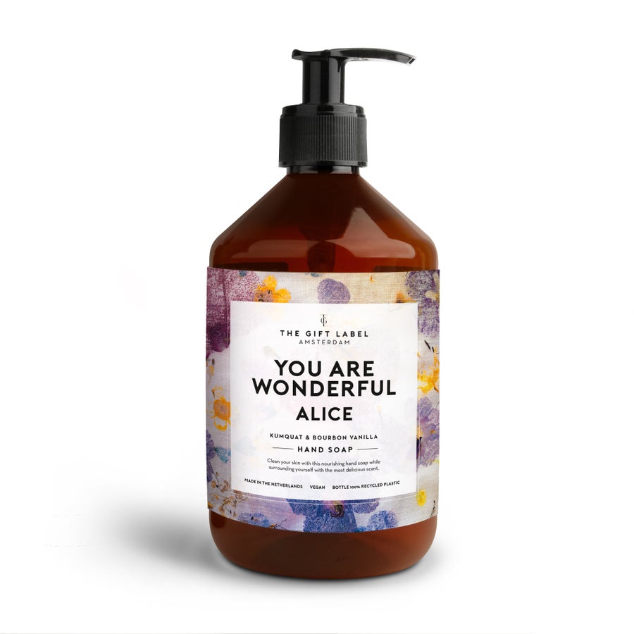 Személyre szabott The Gift Label kézszappan "YOU ARE WONDERFUL ALICE" felirattal, színes virágmintás címkével nyomtatva