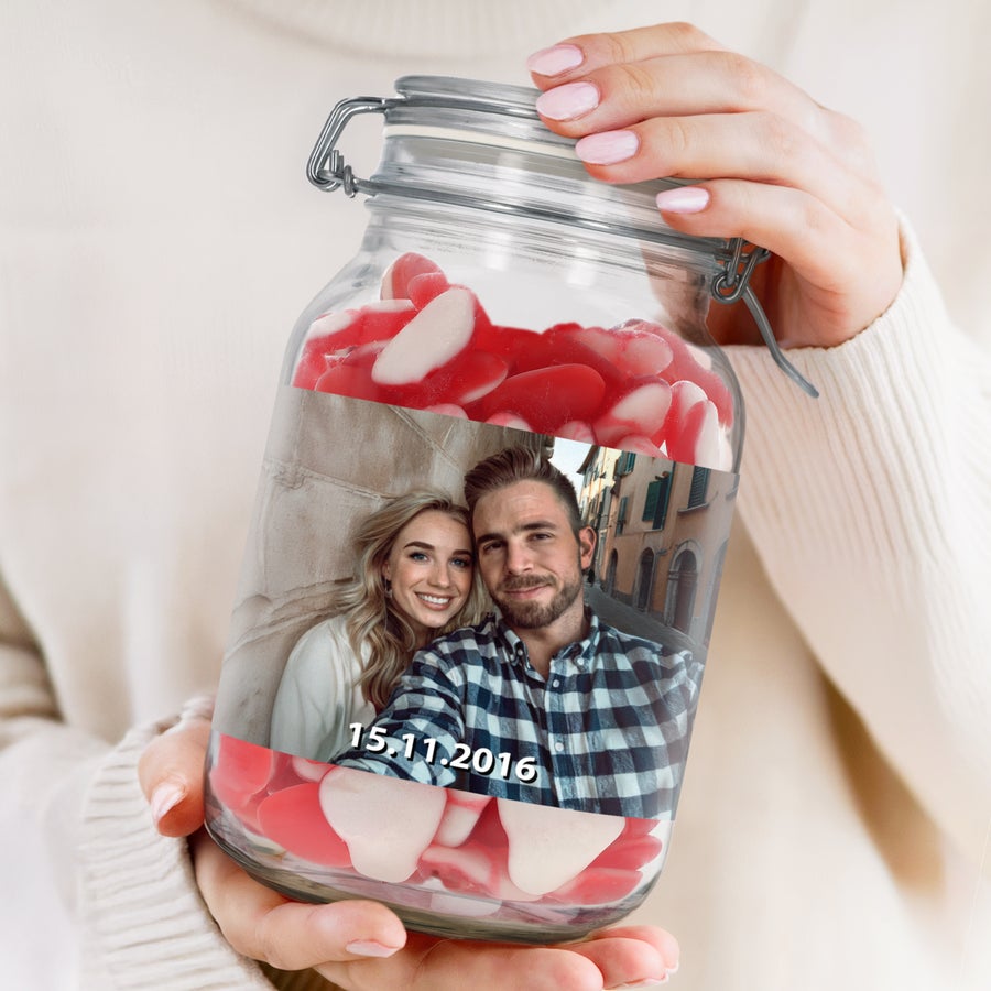 Bocal à bonbons personnalisé Bocal à bonbons personnalisé avec une photo de couple et la date 15.11.2016, rempli de cœurs gélifiés