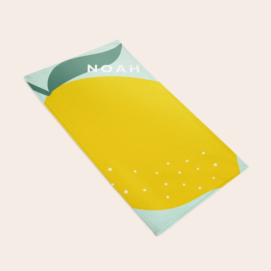 Toalha de banho impressa personalizada Toalha personalizada com imagem de limão, bordada com o nome NOAH, ideal para surpreender amigos e familiares.