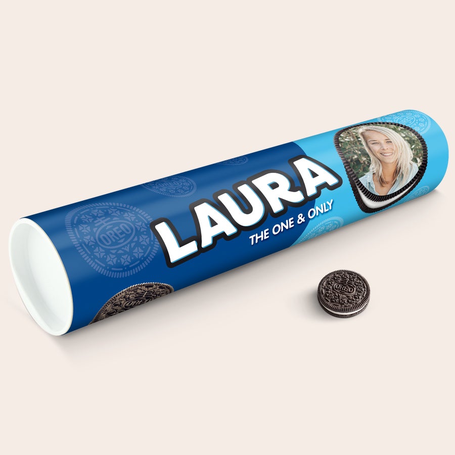 Tubo de presente XXL Oreo personalizado Tubo de presente XXL Mega Oreo personalizado com nome Laura e foto impressos, mais um biscoito.