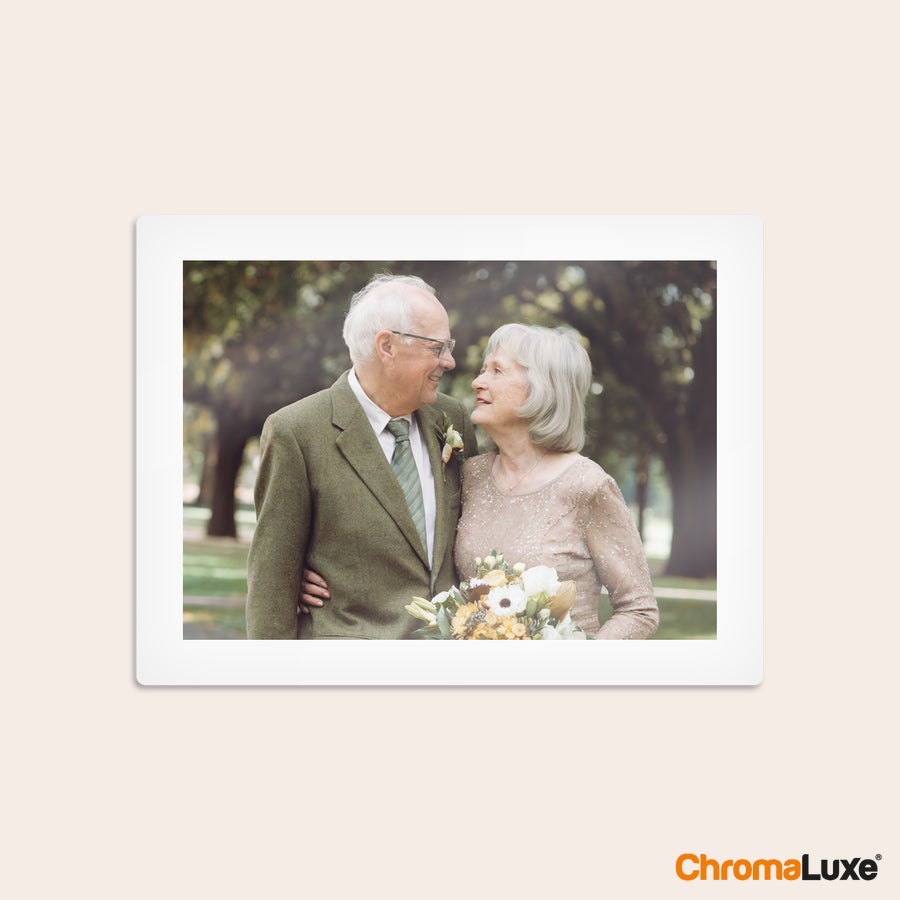 Aluminium photo panel Chromaluxe aluminium photo prints featuring an elderly couple holding a floral bouquet
