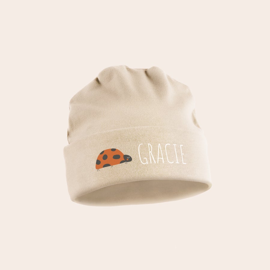 Gorrito de bebé Gorro de bebé color crema estampado con mariquita y nombre "GRACIE".
