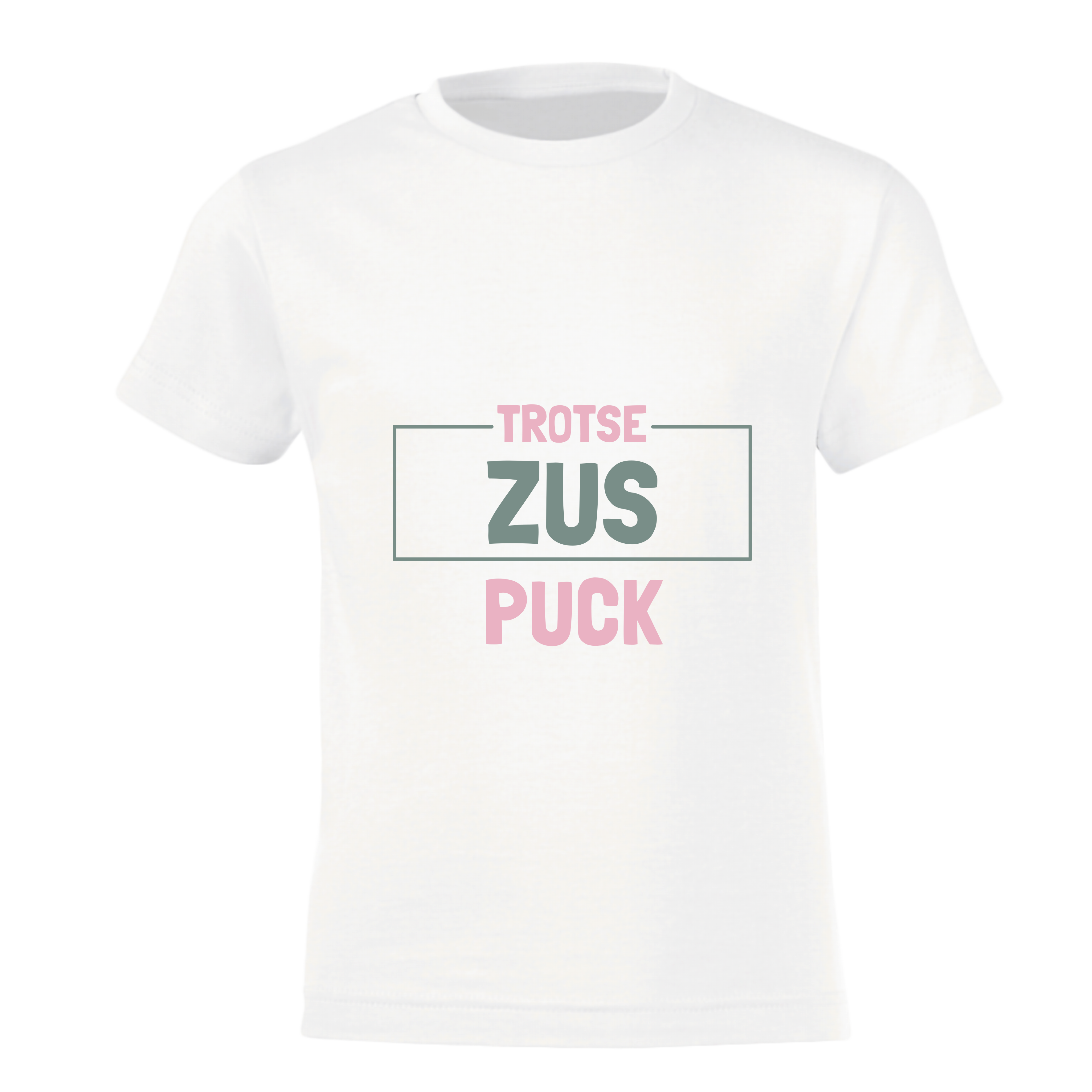 Wit gepersonaliseerd kinder T-shirt bedrukt met de tekst "Trotse Zus Puck" voor de aankondiging van een tweede zwangerschap.