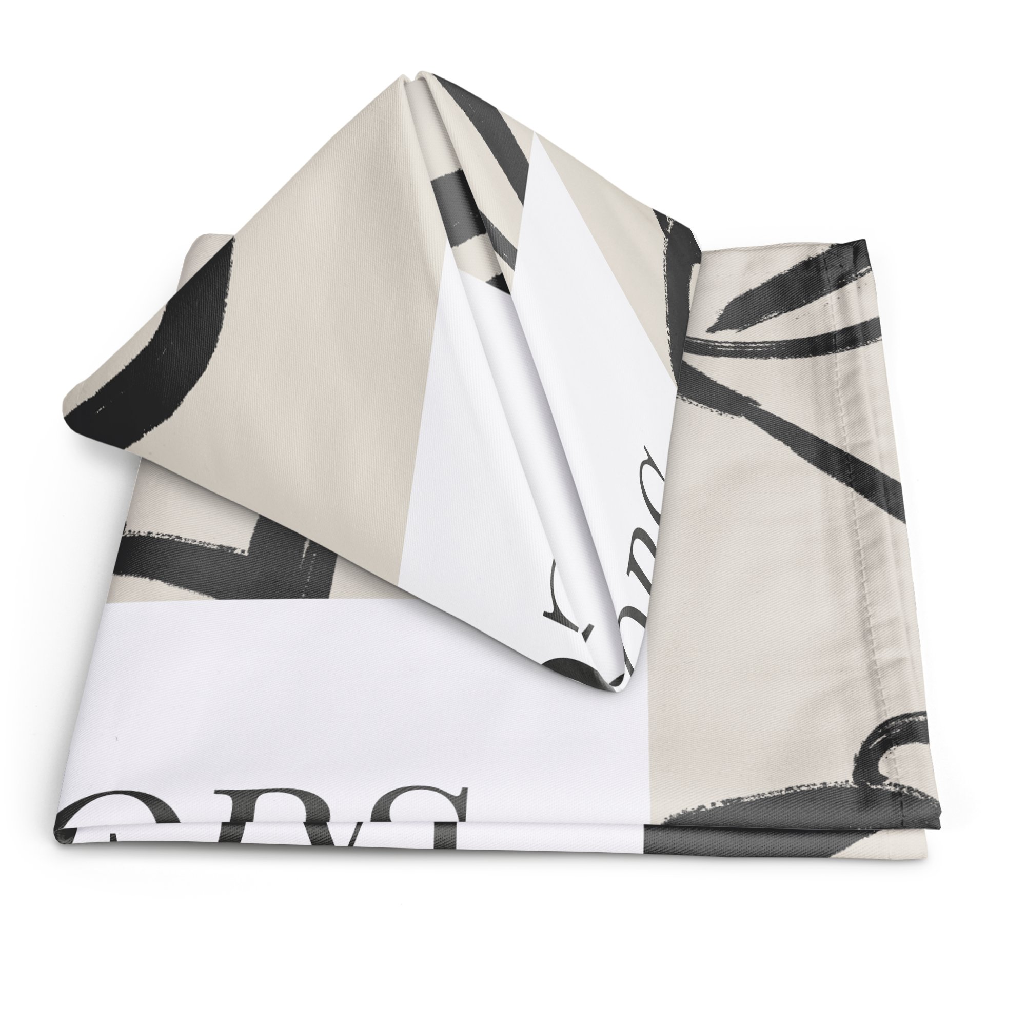Vouwsels van persoonlijke bedrukte servetten met abstract zwart design op een beige achtergrond, maken het dekken van de tafel een feestje
