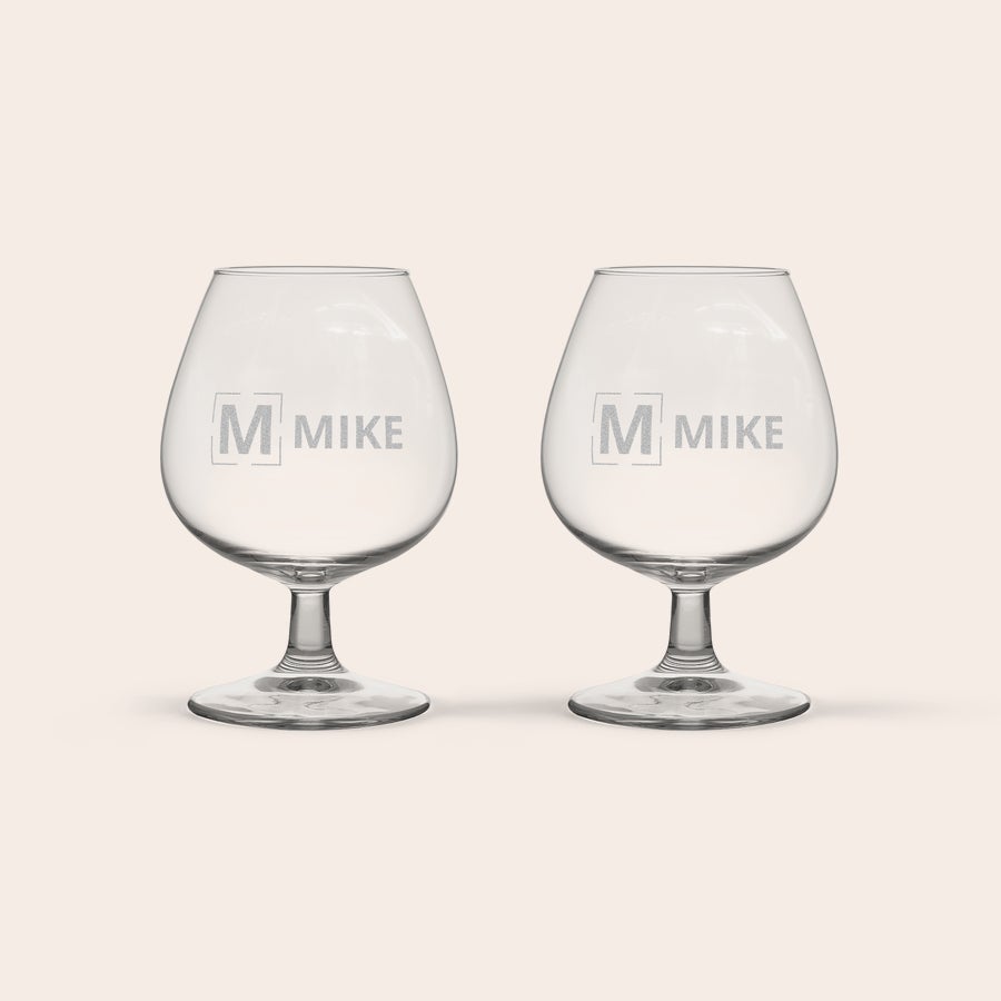 Copas para cognac con grabado Dos vasos de brandy de cristal con el nombre Mike grabado. Sorprende al verdadero conocedor de brandy con un vaso especial para brandy.