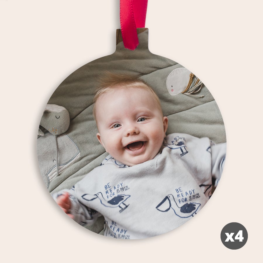 Decoraciones de Navidad Adorno navideño de aluminio con una foto de bebé sonriente y texto personalizado, impreso con foto y listo para colgar.
